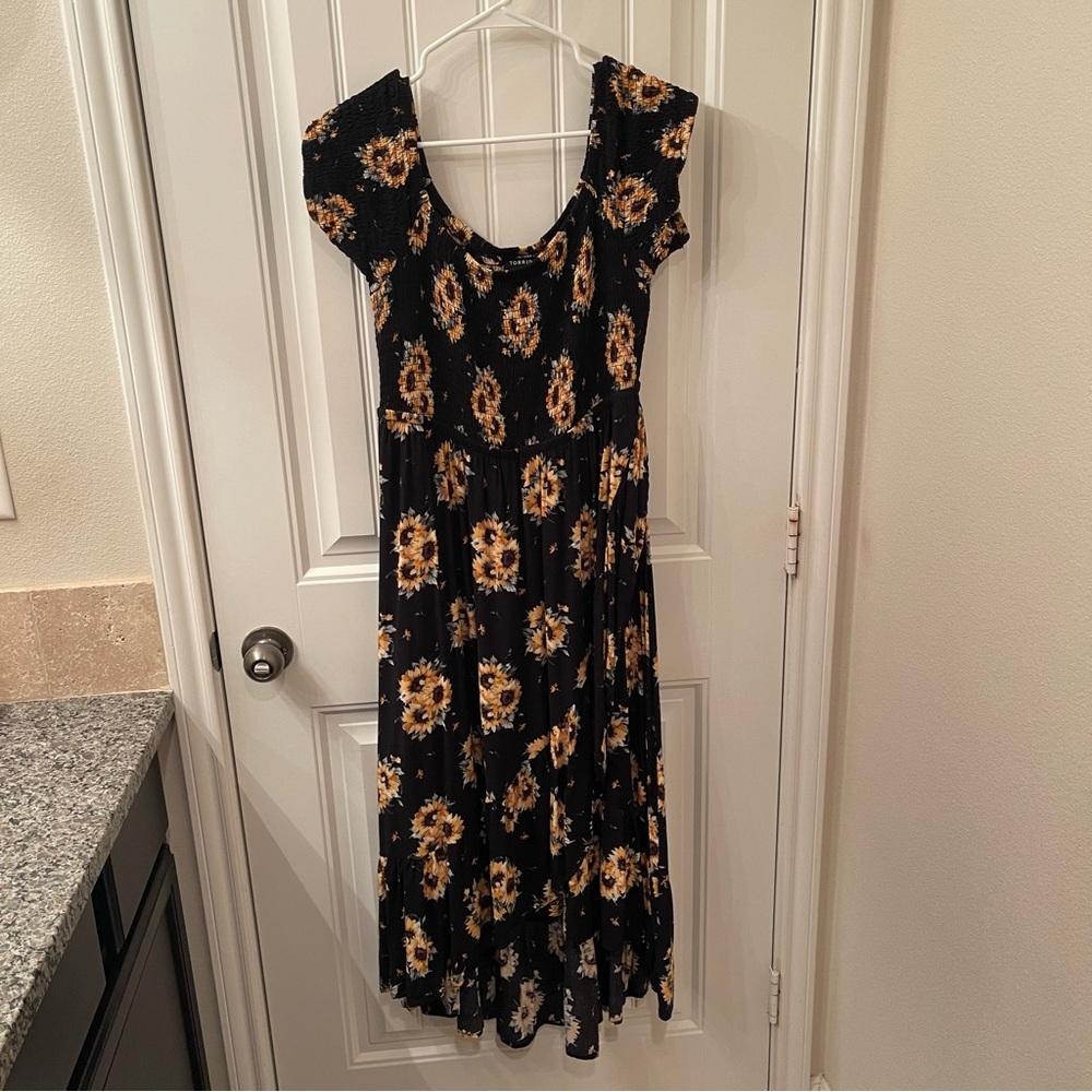 Torrid Women’s 14/16 Black Maxi Dress Sunflowers Hi-lo Wrap Flowy Off Shoulder - Picture 2 of 8
